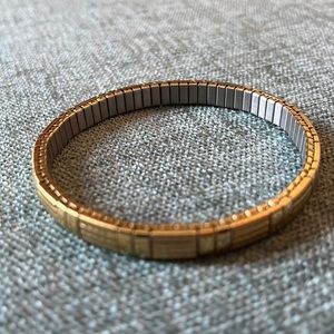 Good tone stretch bracelet